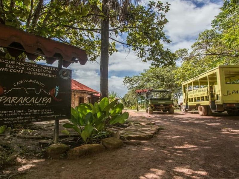 Canaima-salto-angel-campamento-Parakaupa